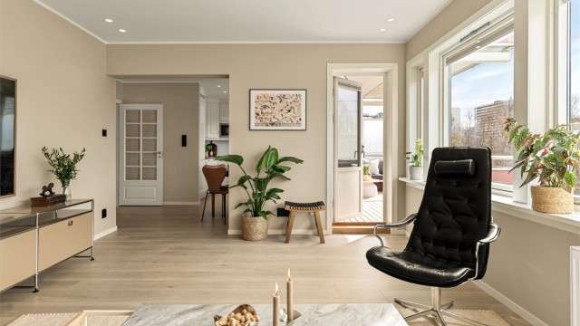 - Fra stuen er det tilkomst til balkong på ca. 12 kvm -