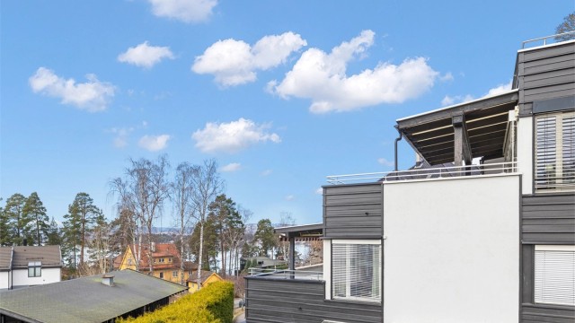 Eiendommen ligger i et etablert og rolig boligområde på Ljan.