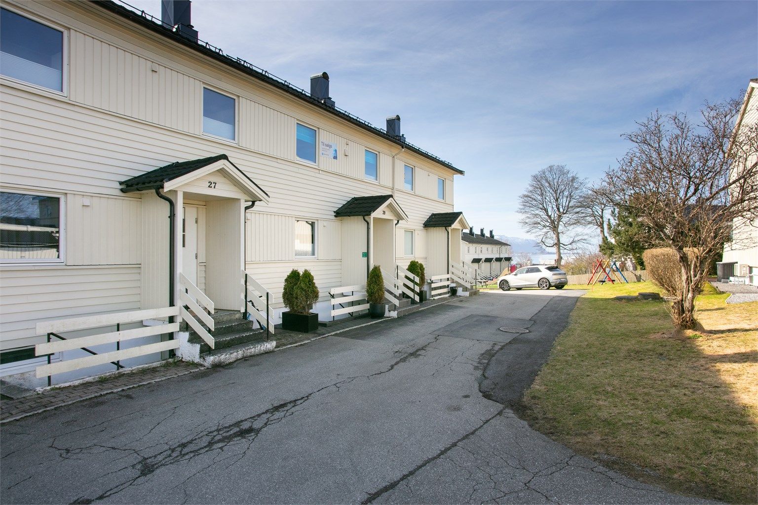 Sentral beliggenhet i Spjelkavika.