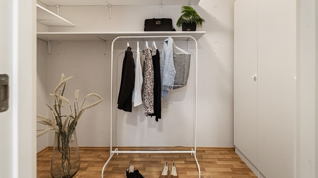 Walk-in closet