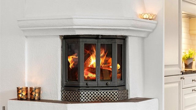 Den koselige peisen gir både varme og hygge