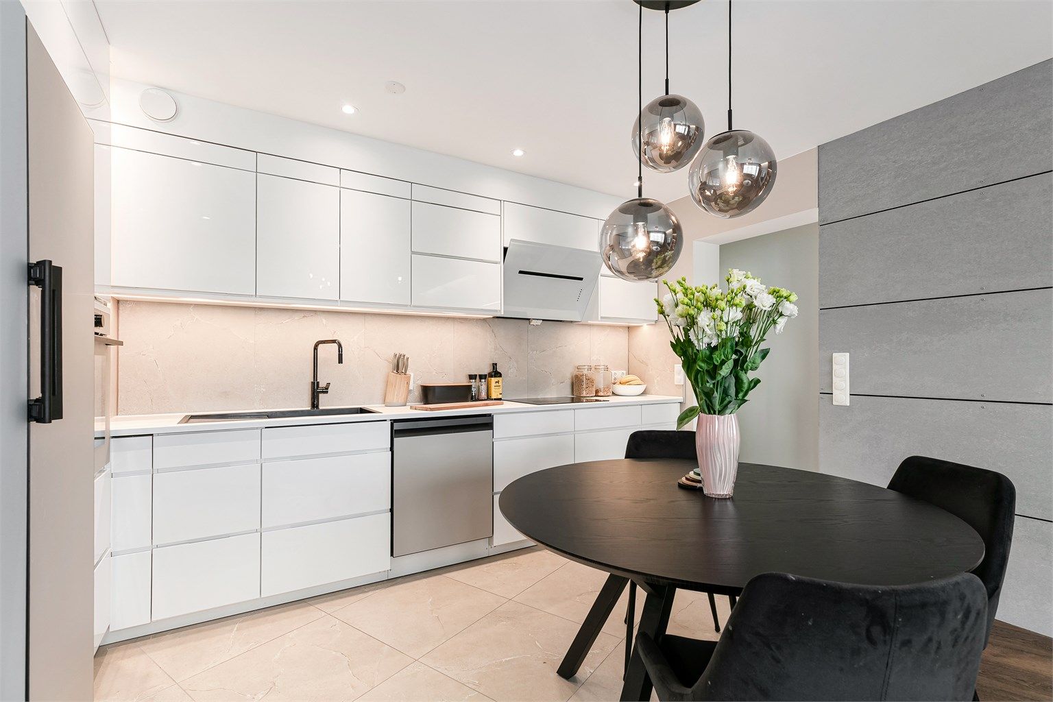 Kjøkkenet er flyttet, og bygget opp fra bunnen.