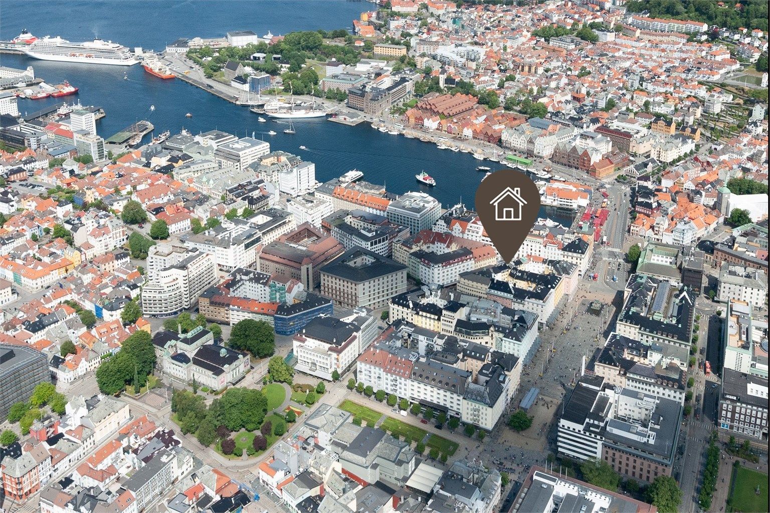 Leiligheten ligger midt i Bergen sentrum med "alt" rett utenfor døren. 