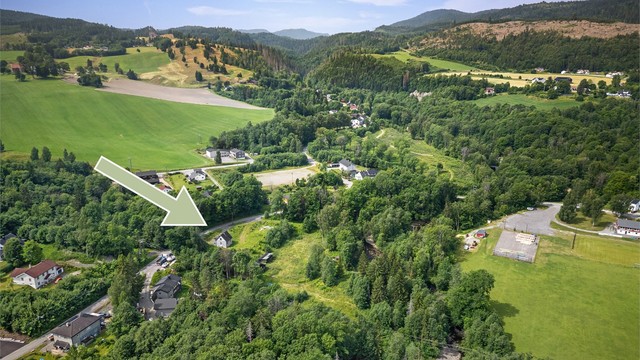 Kort kjørevei (ca. 12 min) til Sylling sentrum med matbutikk, badestrand og skole.