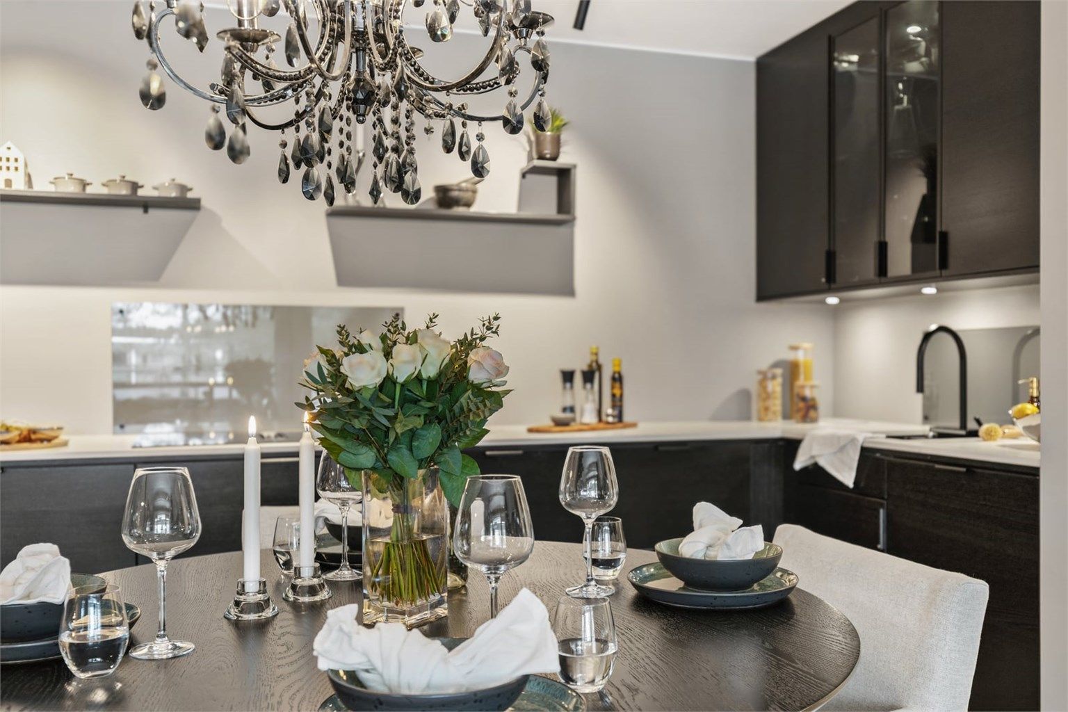 Her er alt tilrettelagt for hyggelige sammenkomster og kulinariske opplevelser.