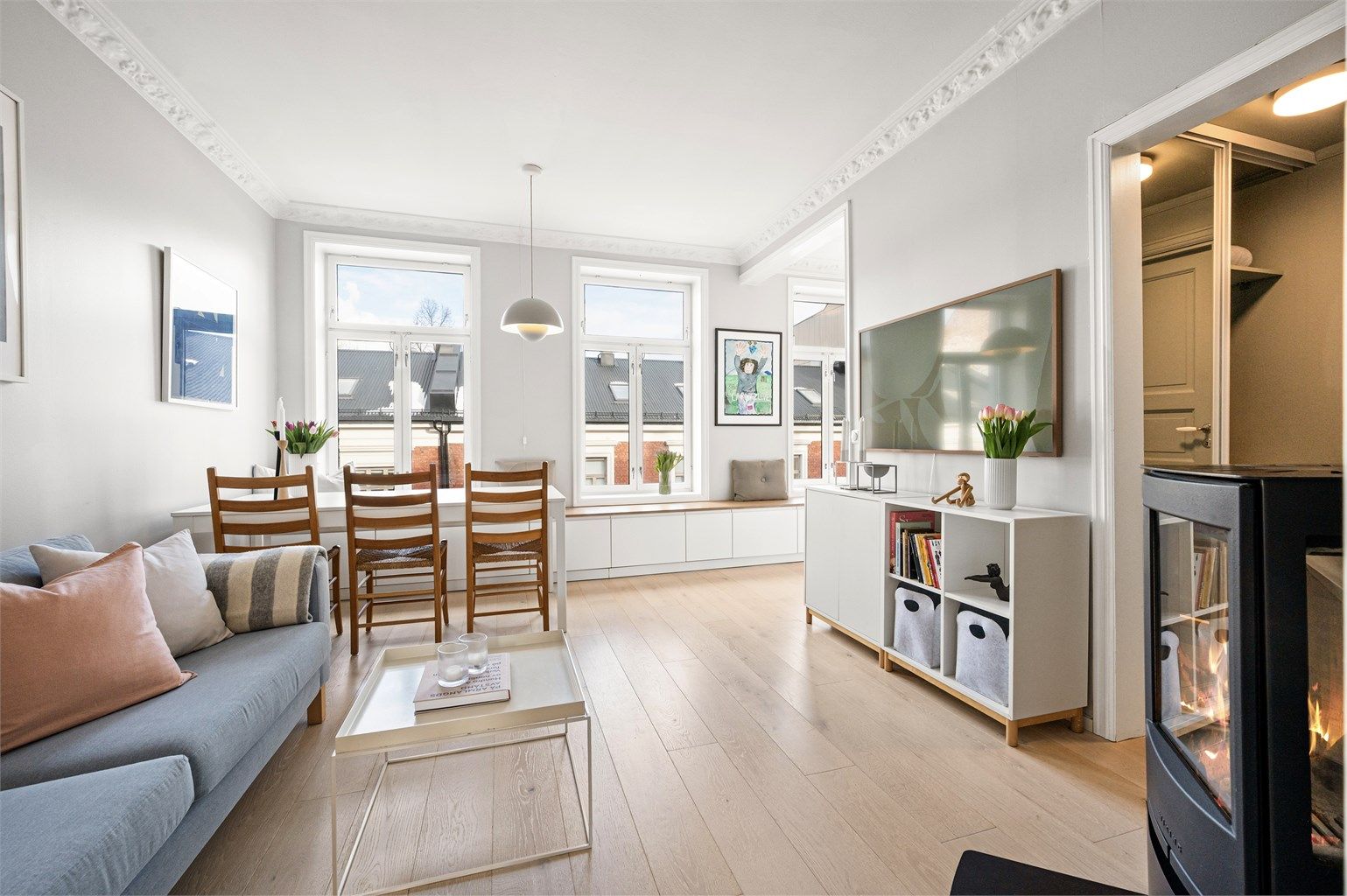 Tom Martinsen har gleden av å presentere enn lekker og arealeffektiv 2-roms med klassiske detaljer og høy standard.