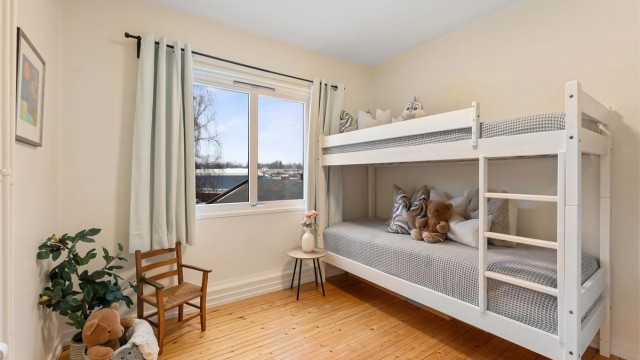 Det andre soverommet egner seg godt som barnerom, gjesterom eller kontor.