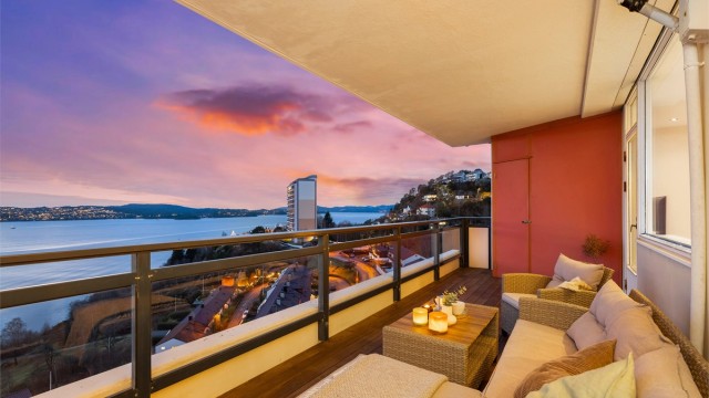 Andre veien ser du også mot Alver og Frekhaug.