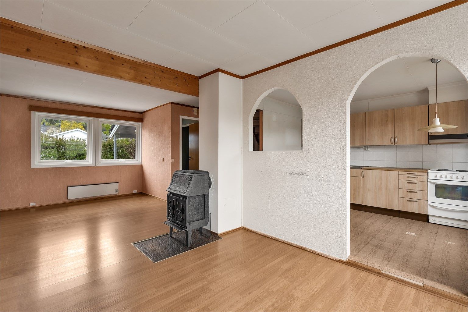 En familievennlig og markanær vertikaldelt tomannsbolig over tre romslige plan. Foto: Pål Aanerud