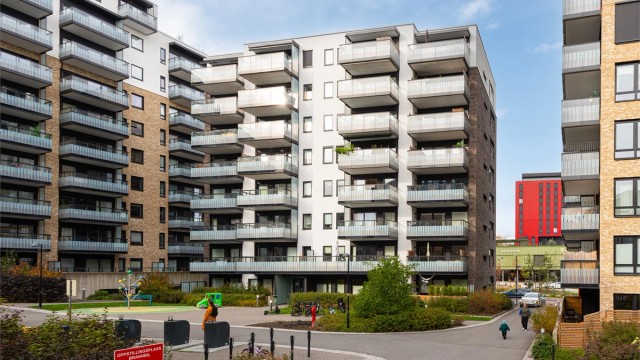 Moderne boligbygg fra 2020 forblendet med teglstein og fasadeplater.