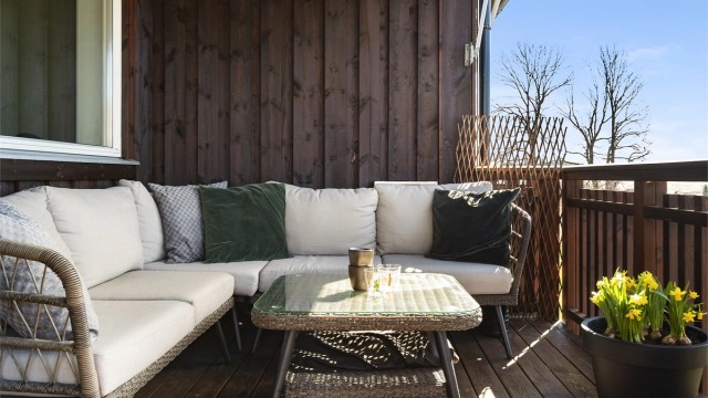 Verandaen har god plass til en hyggelig sittegruppe.