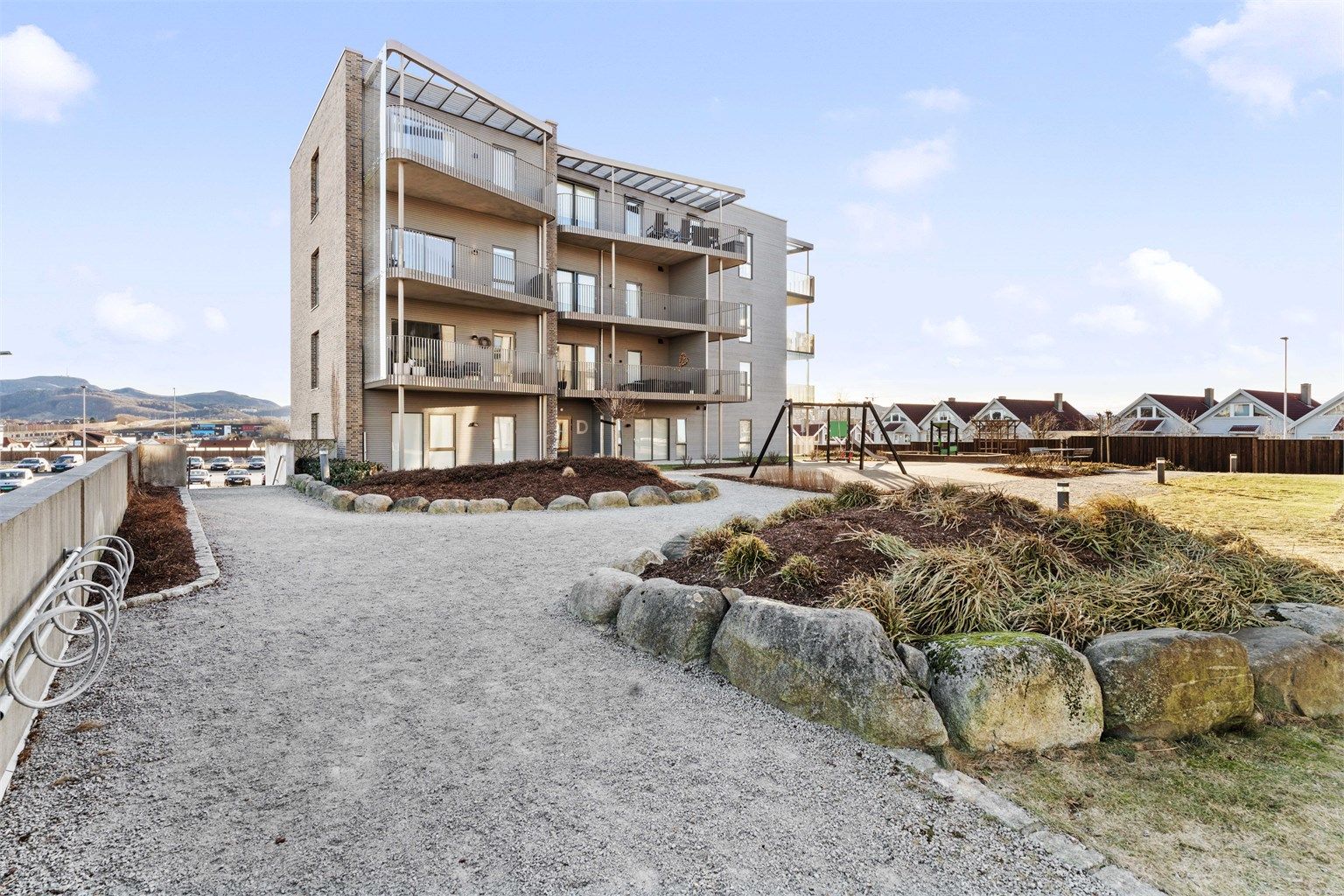 Pent fellesareal mellom blokkene, som også har et flott design/materialvalg.
Foto: Martin Norbø