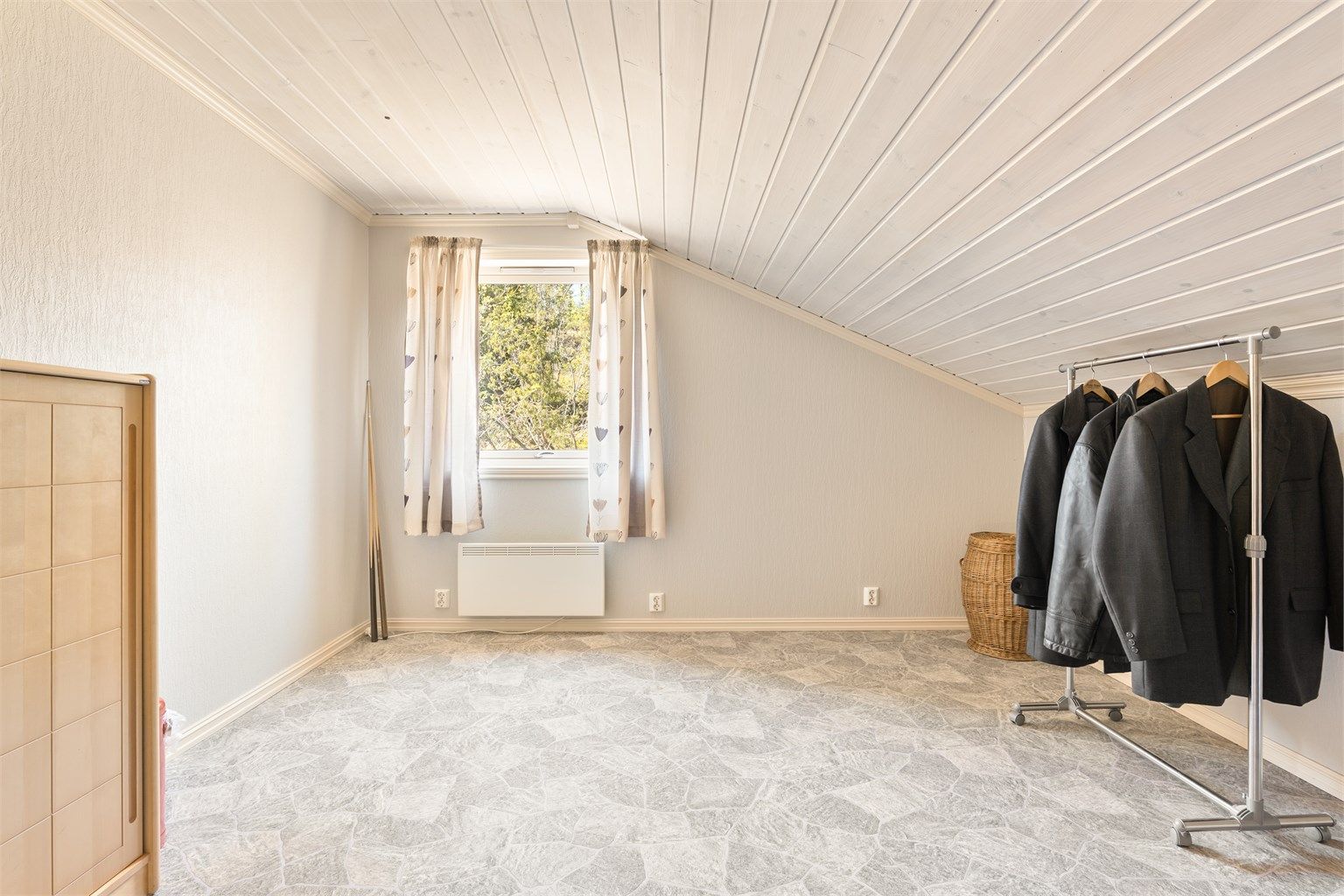 Rom med ca. 15 kvm. gulvflate - benyttet som soverom.