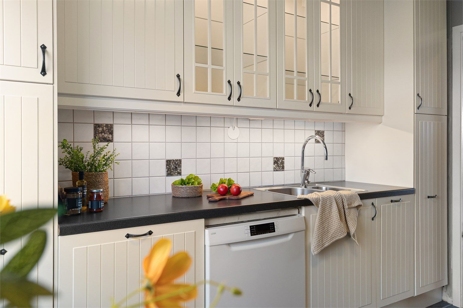 - God oppbevaringsplass i skuffer og skap -