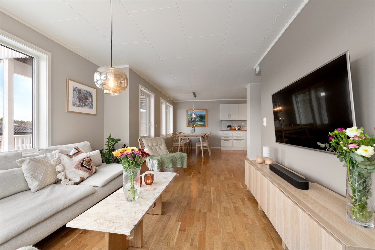 Leiligheten er utstyrt med et balansert ventilasjonsanlegg som sikrer et sunt og godt inneklima året rundt.