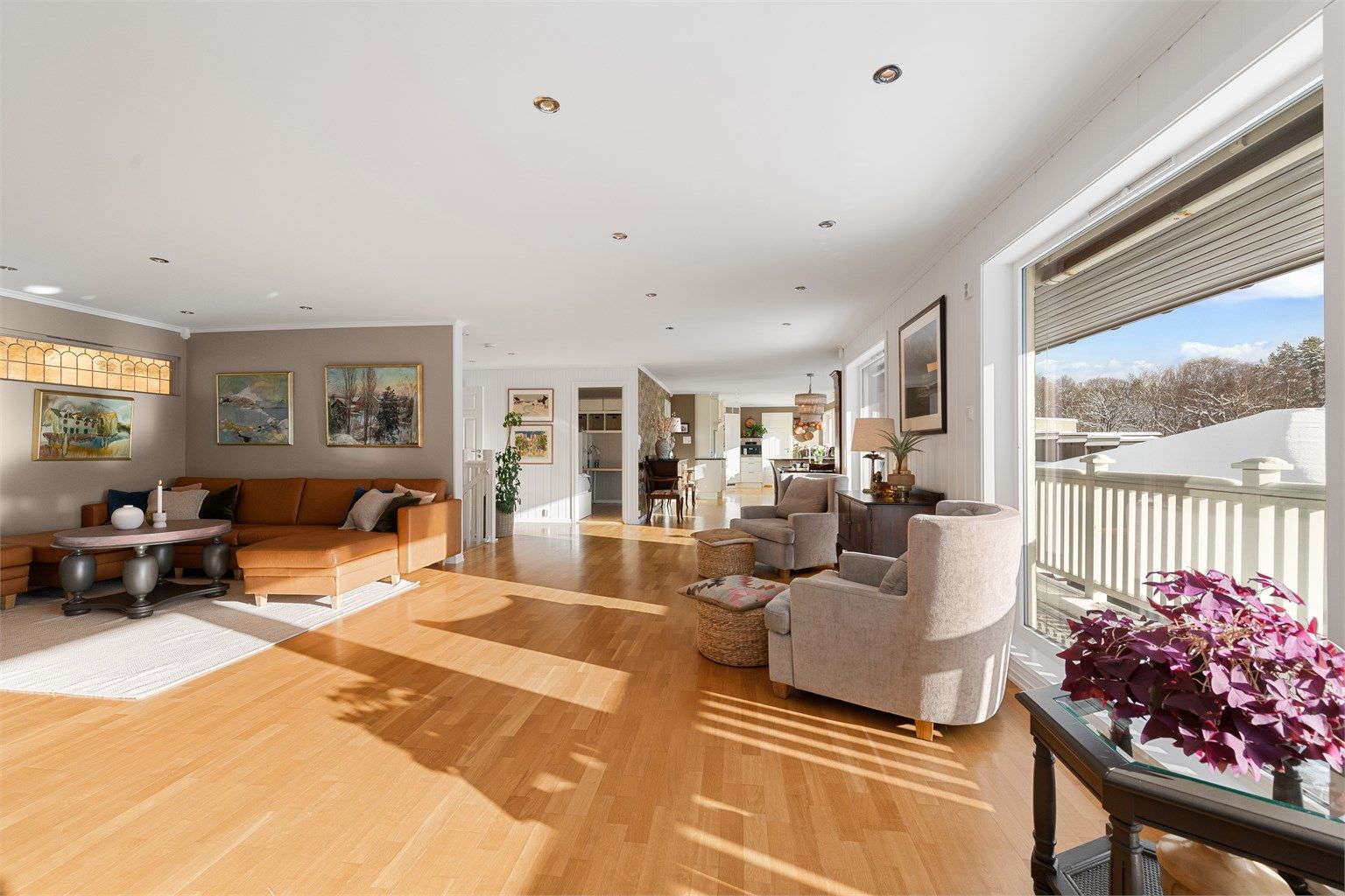 Det er god plass tili flere soner og sitteplasser på stuen 
Foto: Stian Wiik