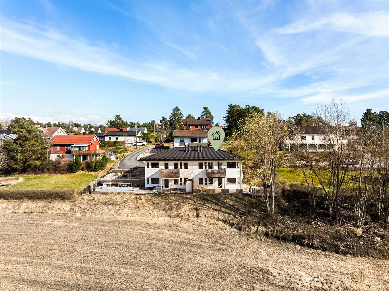 Firemannsboligen i Kreklingveien 12 ble oppført i 2022. Leiligheten inngår i sørsiden av første/øverste etasje og har enkel adkomst - helt uten trapper. Fotograf; Kristoffer Kristiansen.