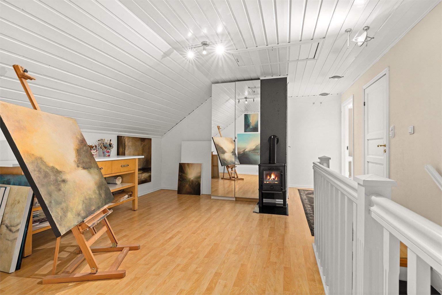 Loftsstua har også luke til loft med noe lagringsplass