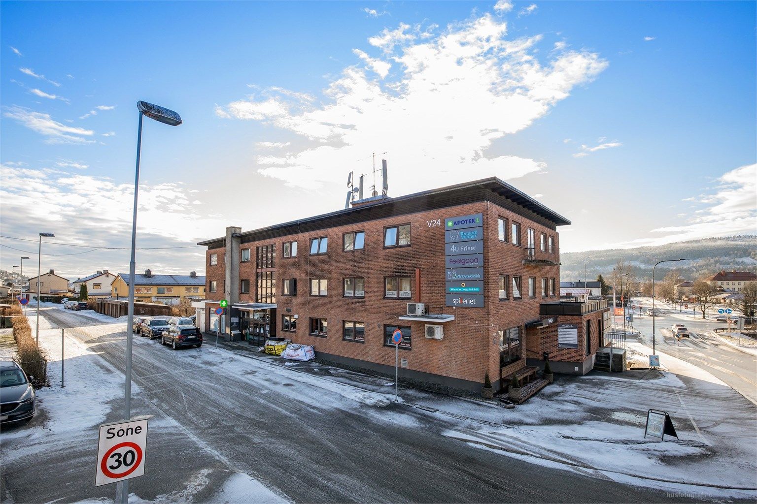 Nærhet til Drammen sentrum med et godt utvalg av sentrumsfasiliteter, servicetilbud og god offentlig kommunikasjon.