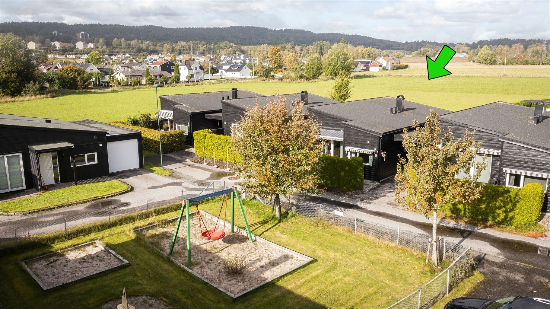 Boligen har totalt to soverom, entré, bad, bod, kjøkken/spisestue og stue