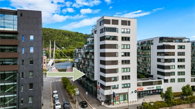 Medfølgende bruksrett av parkeringsplass i felles underjordisk garasjeanlegg.
