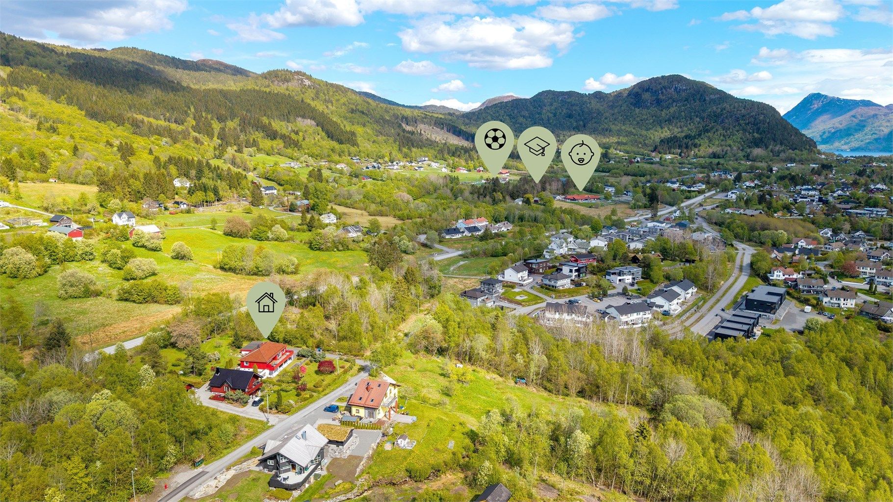 Området byr på gode turmuligheter til både sjø og fjell.