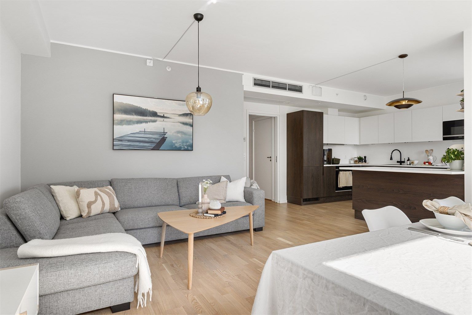 Sosial og åpen stue/kjøkkenløsning 