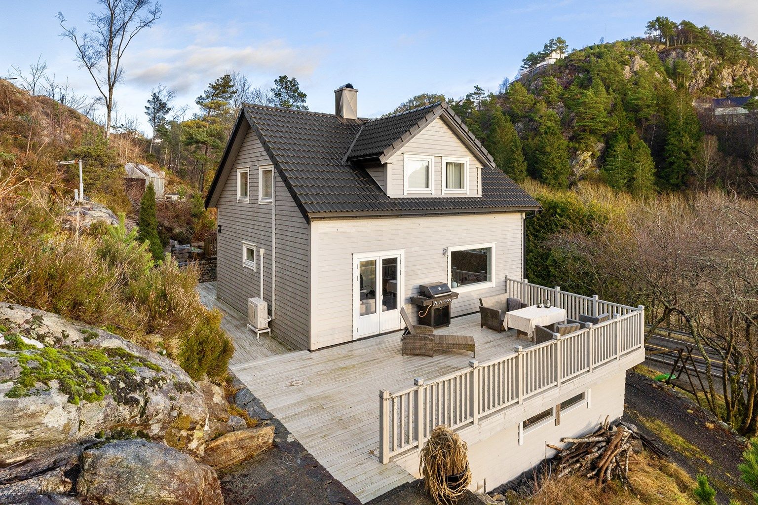 Velkommen til Skiftesvikvegen 49 - Presentert av Kjell Fjellstad v/ Eiendomsmegler Krogsveen