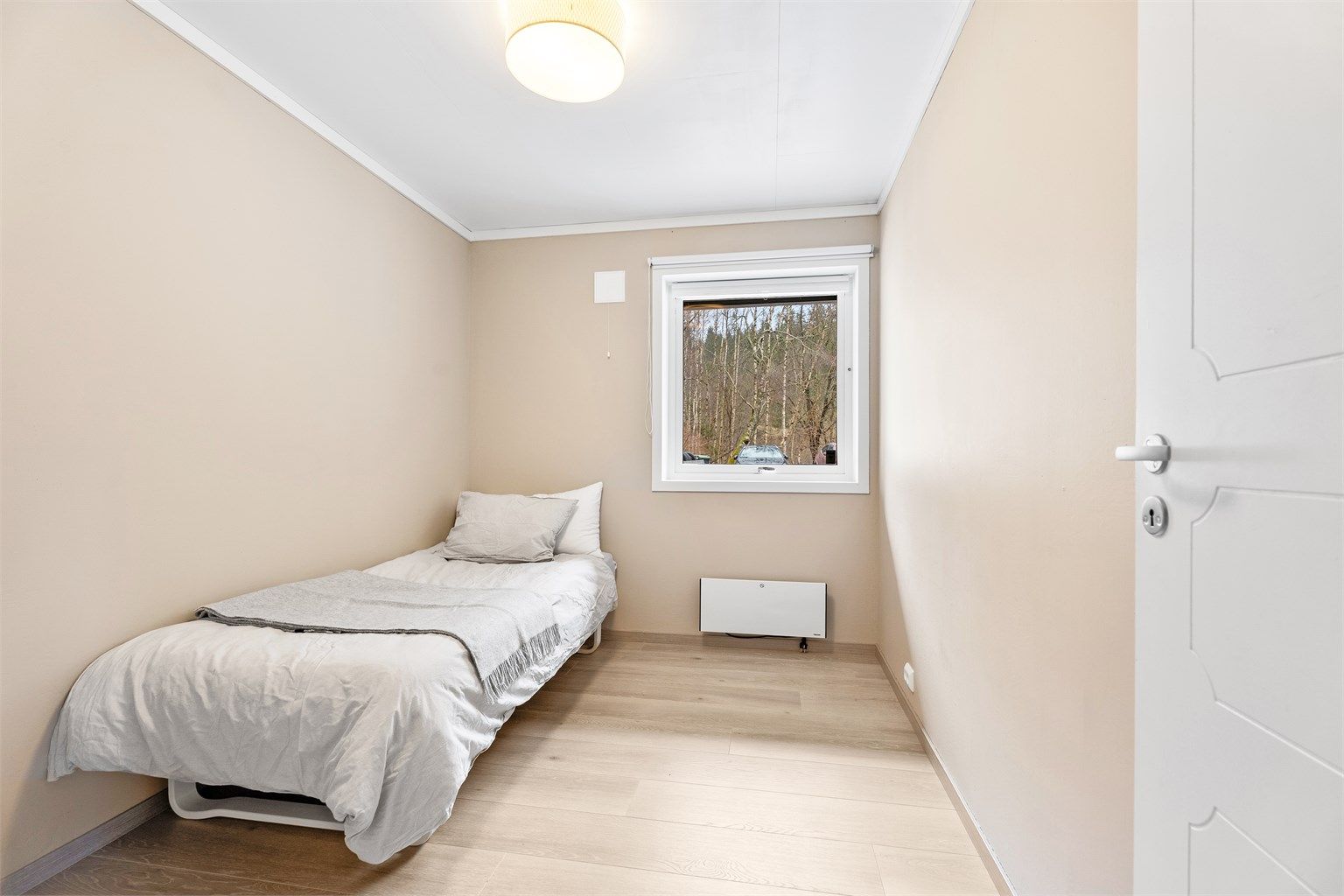 Soverom nr.2 passer ypperlig som barnerom, gjesterom, kontor eller det du måtte ha behov for. 