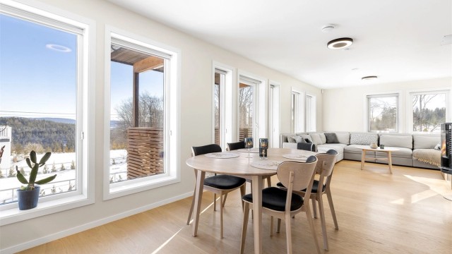 Gulvvarme i alle rom i 1 etg. og 2. etg (unntatt badstue, teknisk rom og bod)