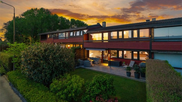 Velkommen til Stokkahagen 56, et meget flott oppusset og lekkert rekkehus, som holder en gjennomgående høy standard og har en attraktiv beliggenhet ved Stokkavannet. Her kan en flytte rett inn!