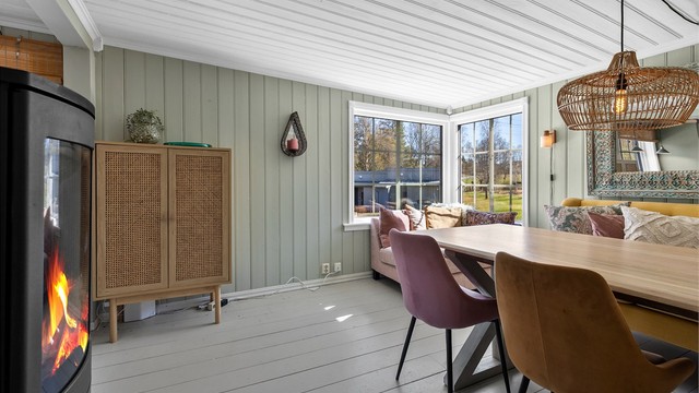 Peisovn i stuen for ekstra varme og hygge på kjølige dager.