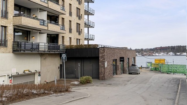 Rett utenfor døren finner du et yrende liv med restauranter som Pier 31.