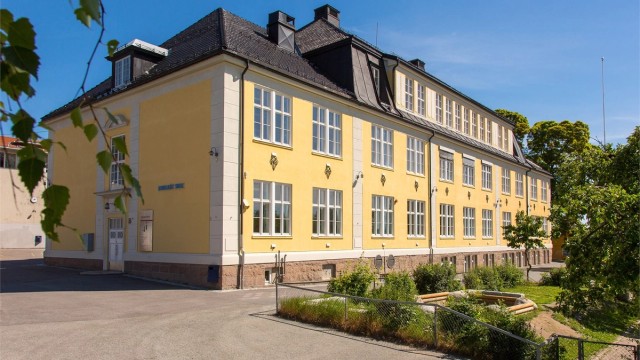 Kort vei til både Bekkelaget barneskole (bildet) og til Brannfjell ungdomsskole.