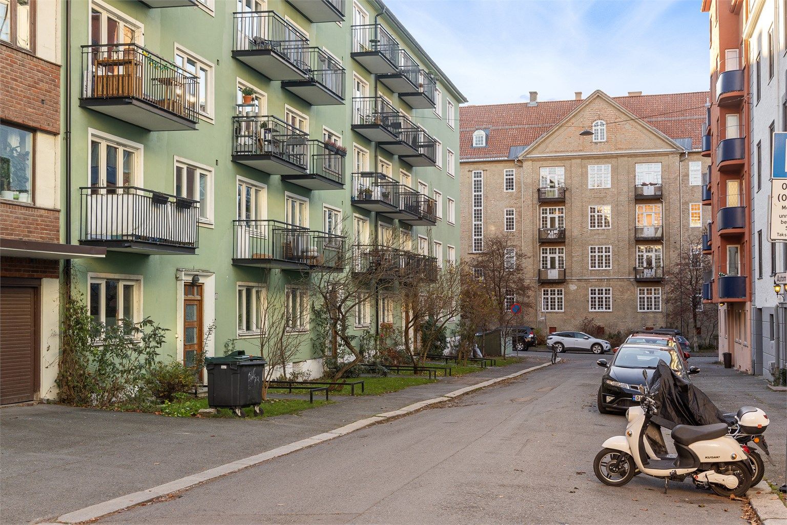 Boligen finner du i en liten og rolig gate på Fagerborg med kort avstand til urbane Majorstuen sentrum! Foto: Isnitt AS