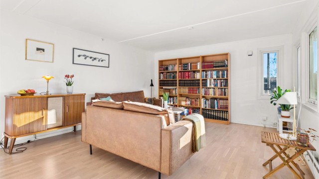 Rommet er lett å møblere og gir fleksibilitet for ulike innredningsløsninger.