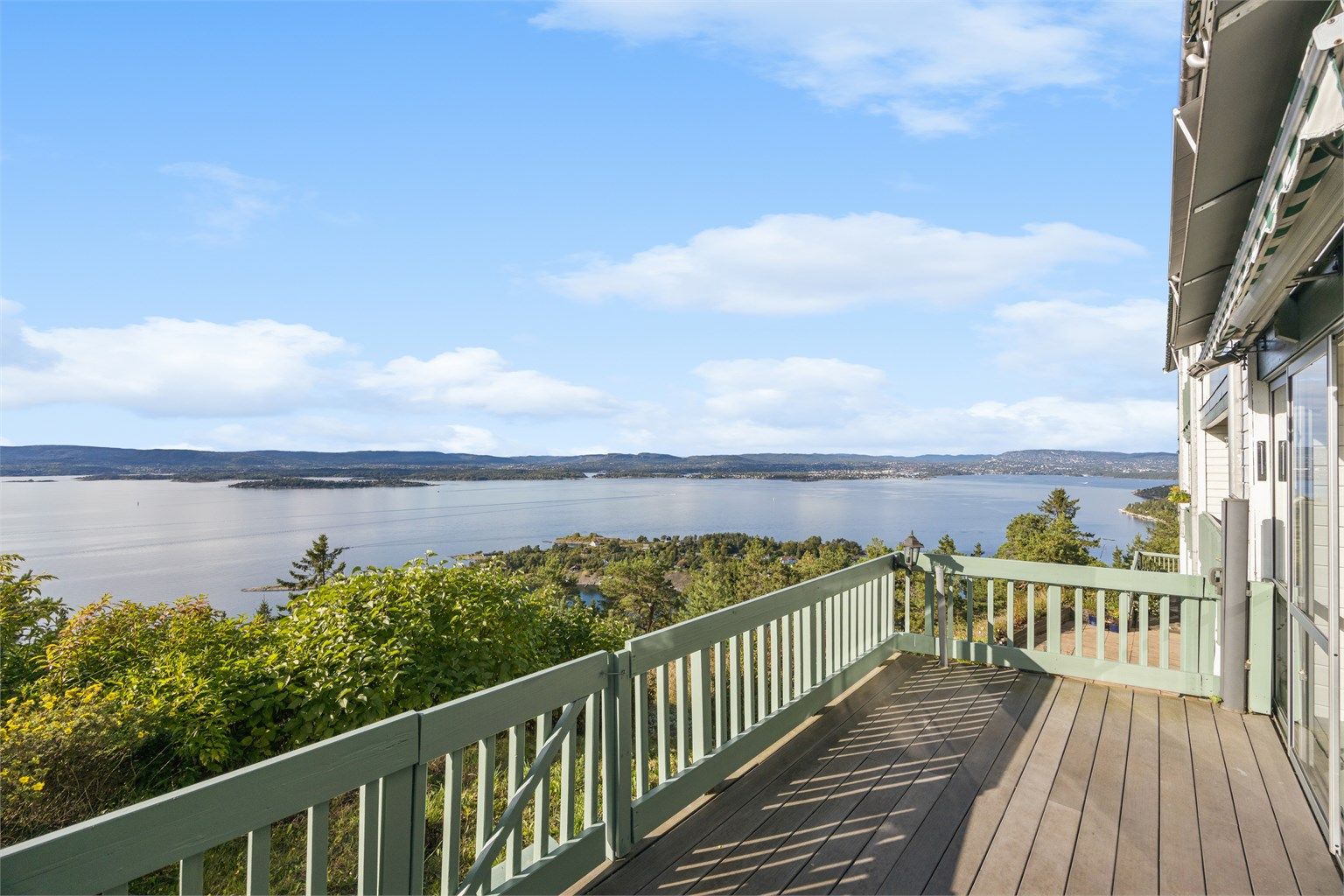 Herlig terrasse på 11 kvm med fantastisk utsikt mot Oslofjorden.