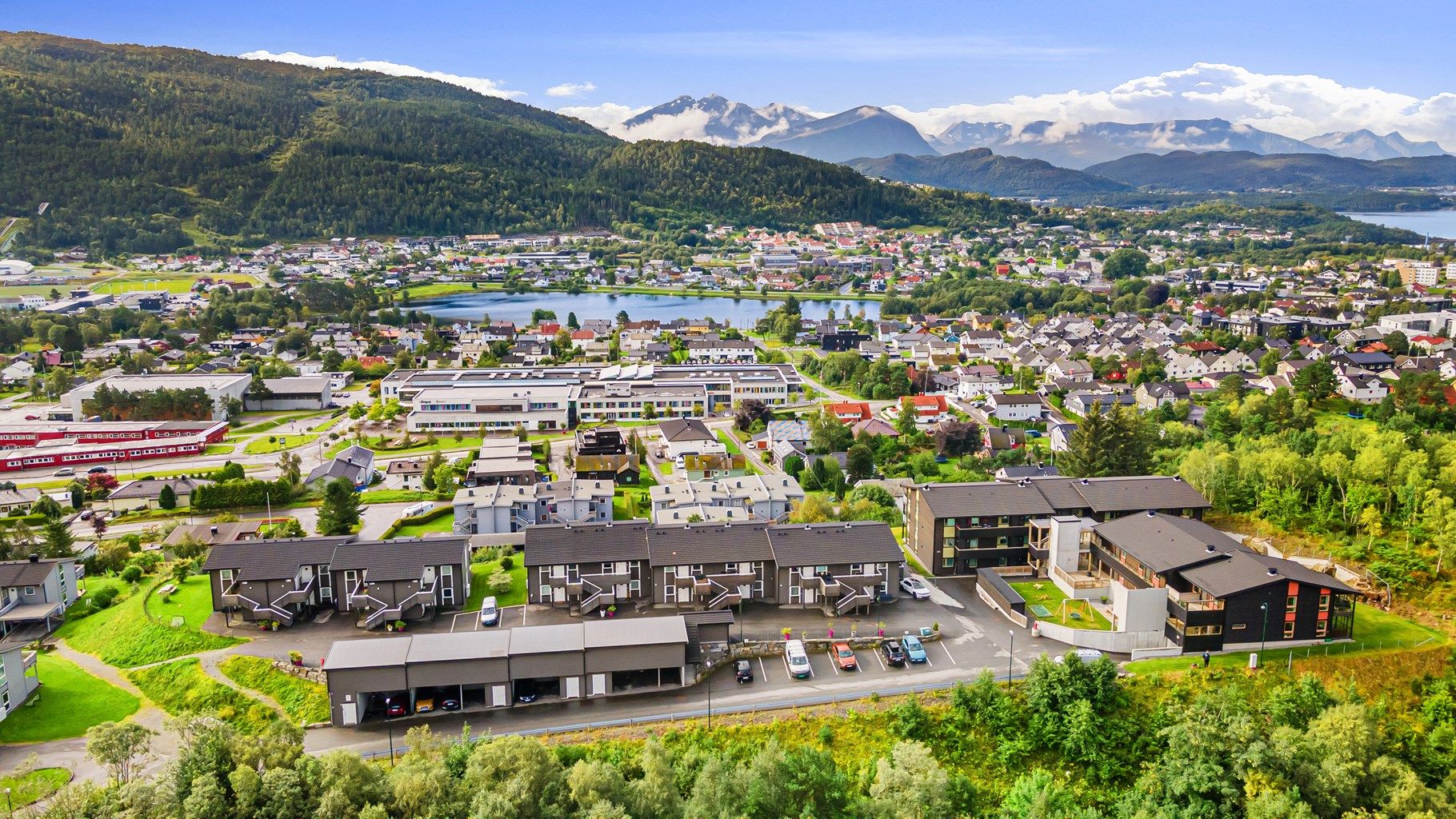 Dronebilde av boligområdet sett fra nord mot sør