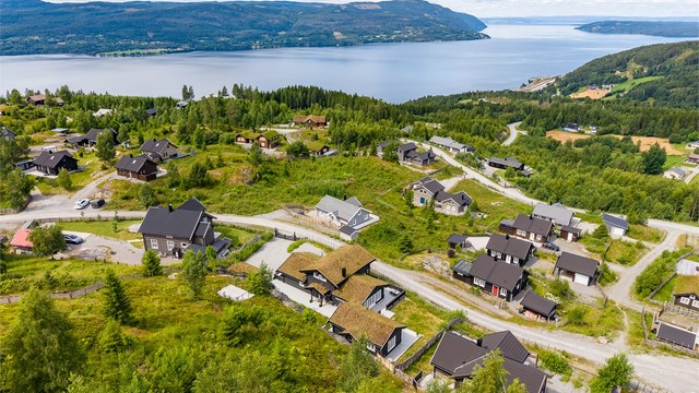 Mjøsli er utviklet som et helårsdestinasjon for hele familien der Mjøsli Hytter og Naturpark de senere årene er blitt videreutviklet med en rekke aktivitetstilbud for både barn og voksne.
