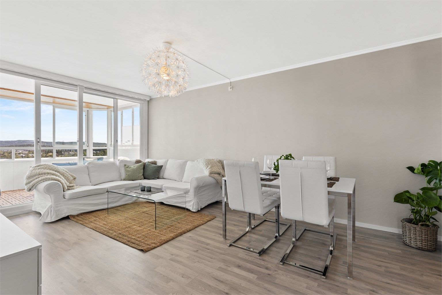 Robin Lauritzen v/ Krogsveen Eiendomsmegling har gleden av å presentere Harald Sohlbergs vei 4!