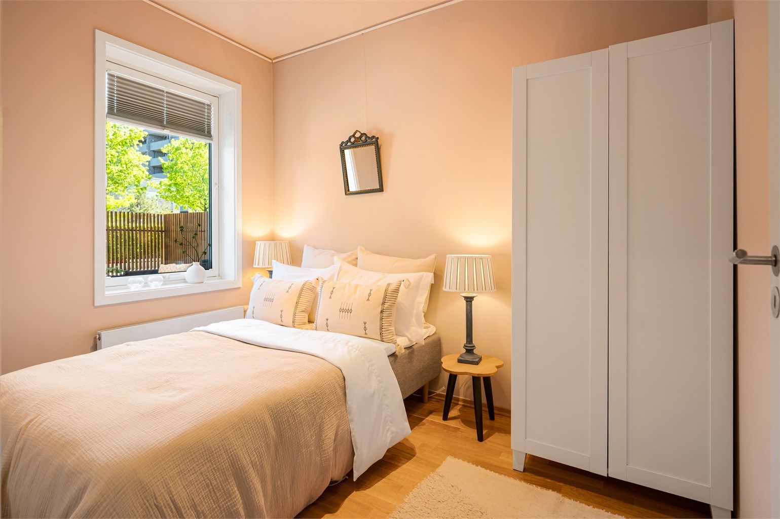 Soverom 3 er også av god størrelse, og kan på lik linje som soverom 2 benyttes til andre formål ved behov.