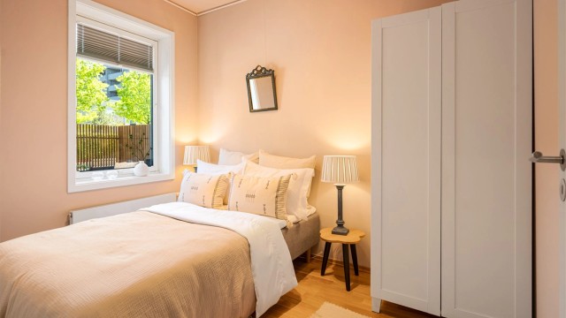 Soverom 3 er også av god størrelse, og kan på lik linje som soverom 2 benyttes til andre formål ved behov.