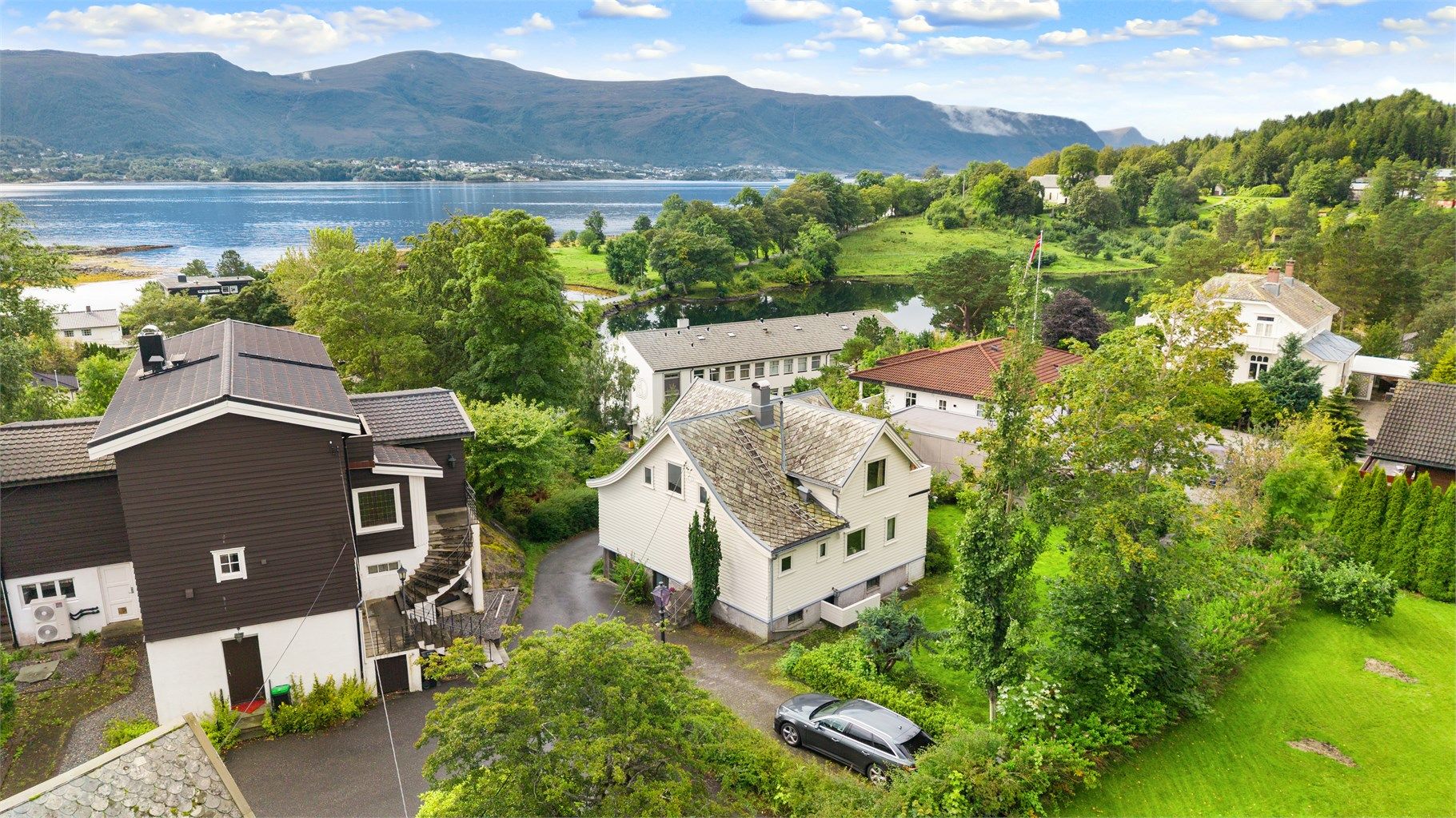 Flotte turmuligheter som Borgundgavlen og Sunnmøre museum innenfor kort gangavstand fra eiendommen.