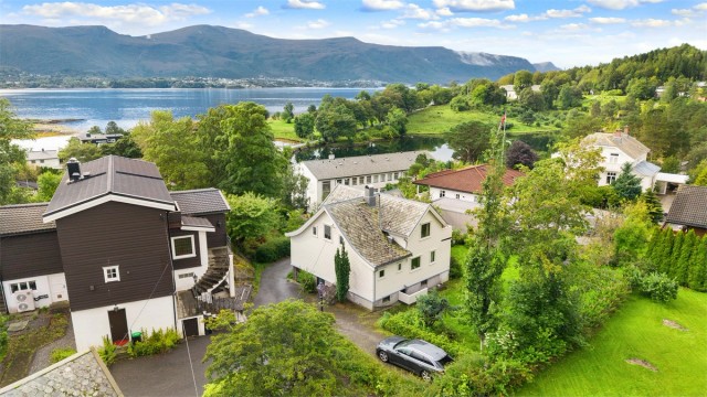 Flotte turmuligheter som Borgundgavlen og Sunnmøre museum innenfor kort gangavstand fra eiendommen.