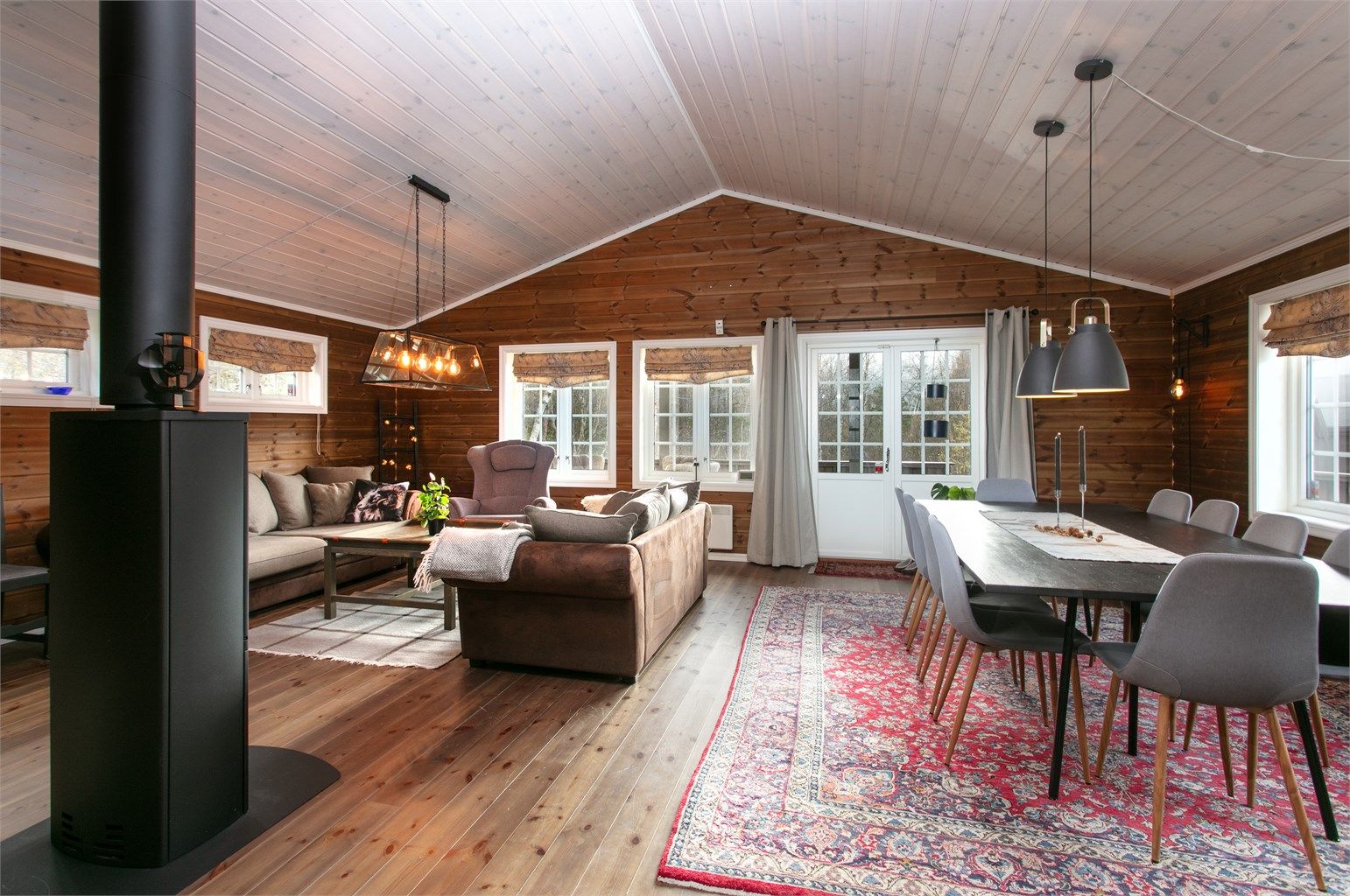 Stue med utgang til terrasse