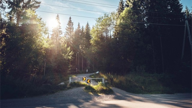 Turstien på baksiden av sameiet leder opp til Nordmarka med milevis med tur- og skiløyper