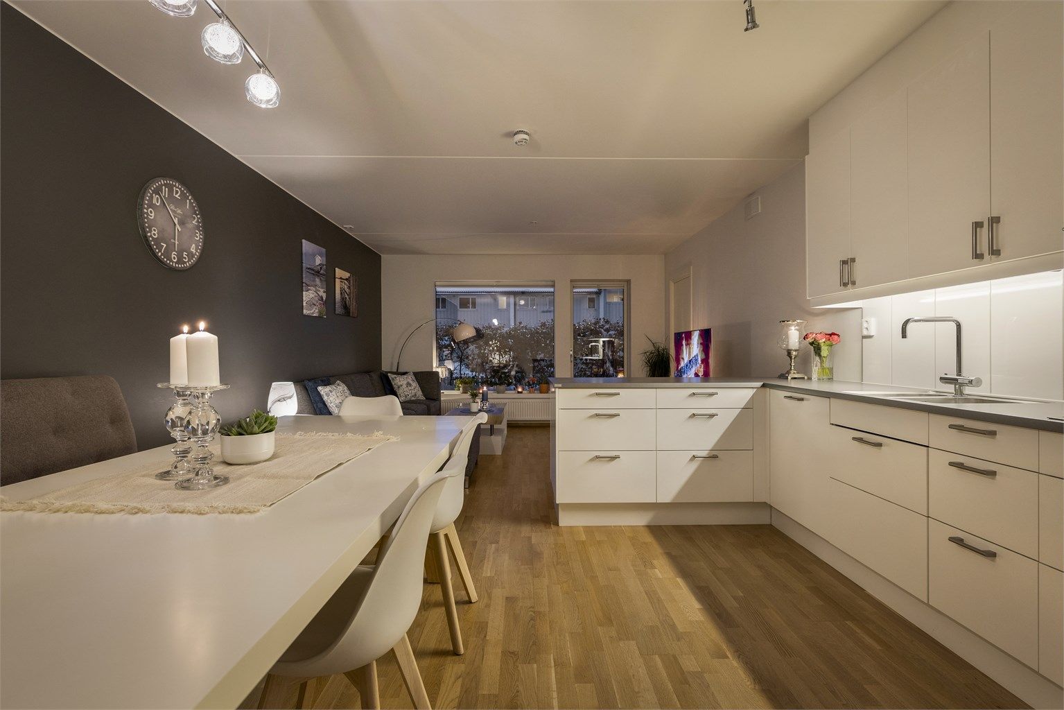 Fjernvarme, varmtvann, fibernett og kabel-tv er inkludert i felleskostnadene