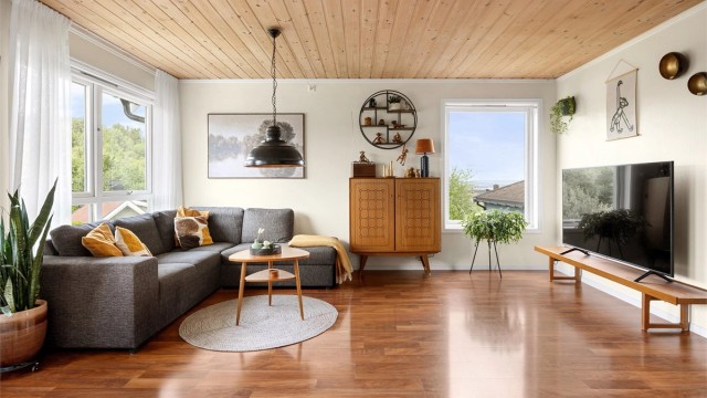 God plass til en romslig sofagruppe
