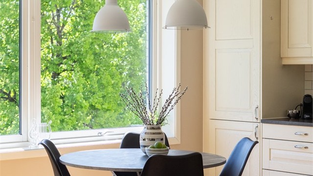 Grønt utsyn fra de aller fleste vinduer.