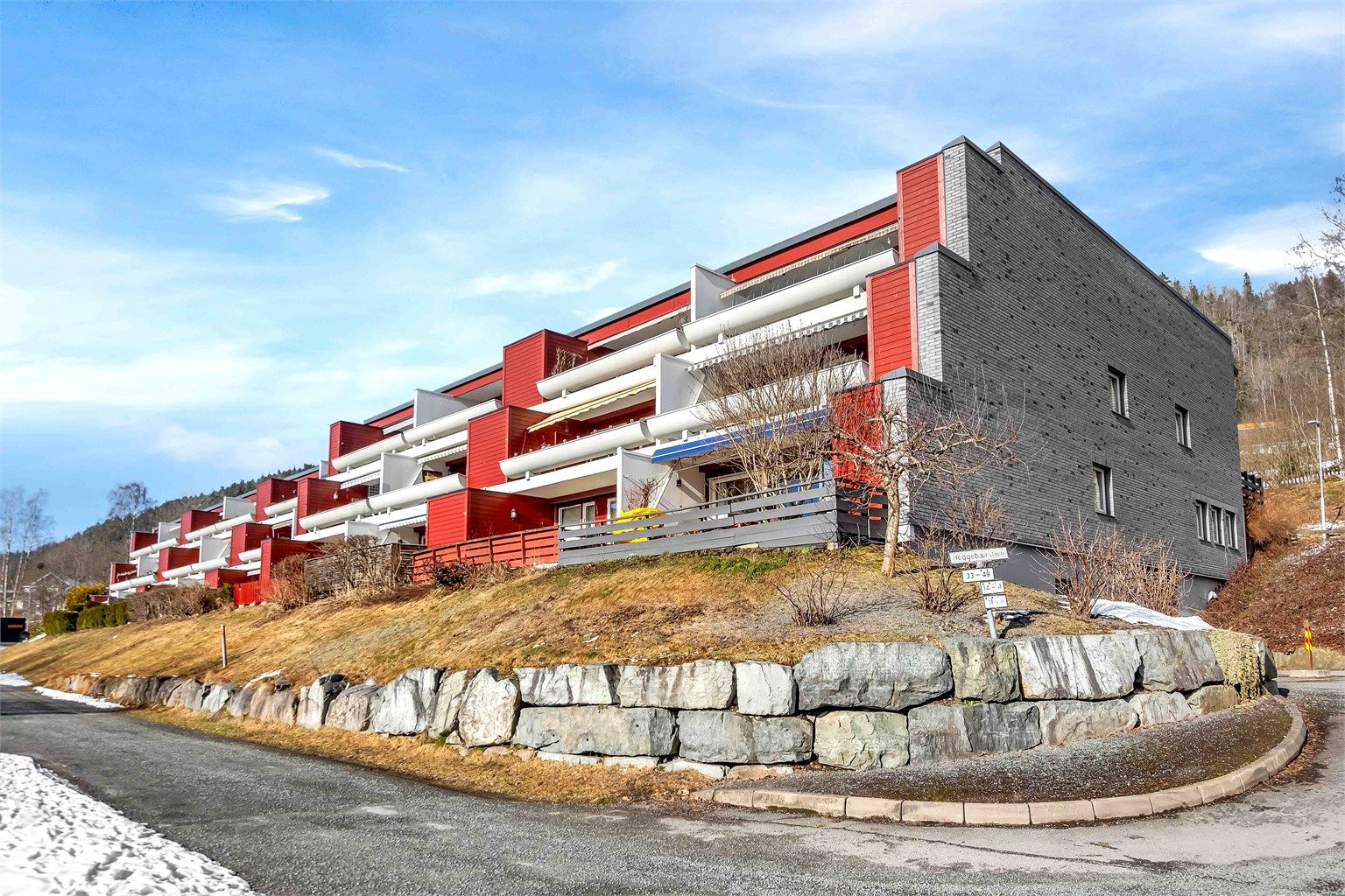 Eiendomsmegler Sarvajuthan Mahalingam v/Krogsveen Sandvika har gleden av å presentere Jordbærstien 7!